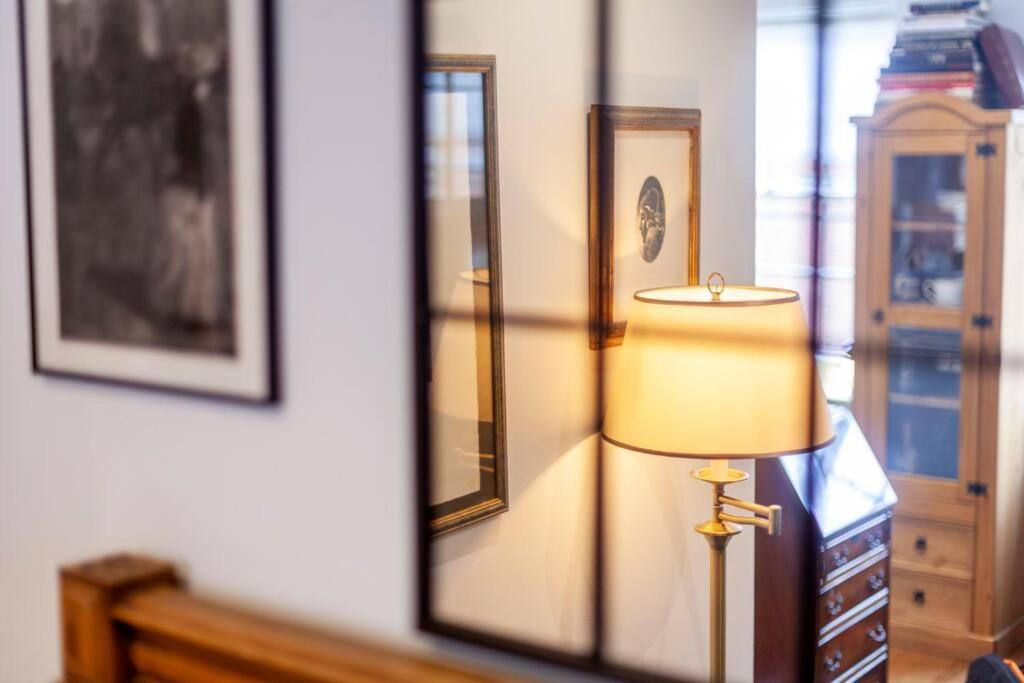 Appartement Outstanding Antique 1Br Flat In Soho à Londres Extérieur photo