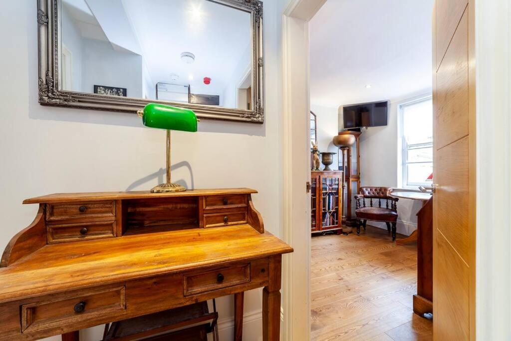 Appartement Outstanding Antique 1Br Flat In Soho à Londres Extérieur photo