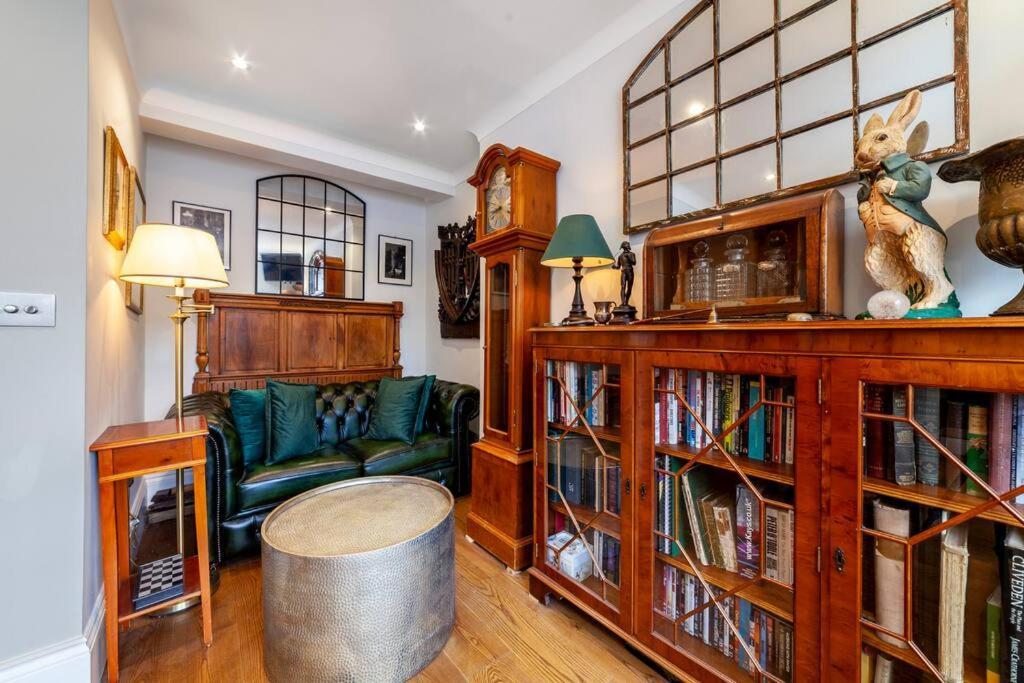 Appartement Outstanding Antique 1Br Flat In Soho à Londres Extérieur photo