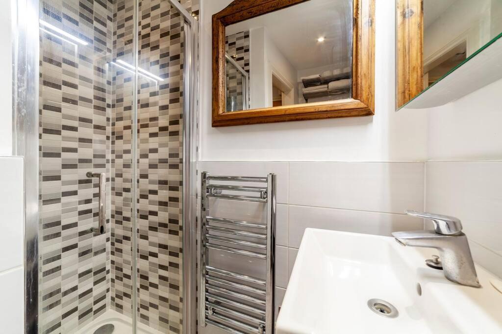 Appartement Outstanding Antique 1Br Flat In Soho à Londres Extérieur photo