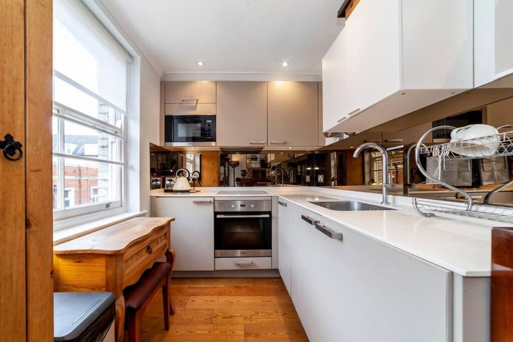 Appartement Outstanding Antique 1Br Flat In Soho à Londres Extérieur photo