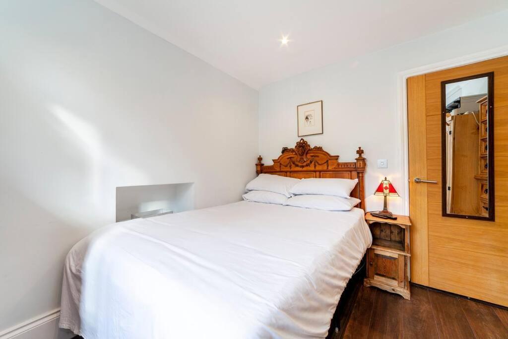 Appartement Outstanding Antique 1Br Flat In Soho à Londres Extérieur photo