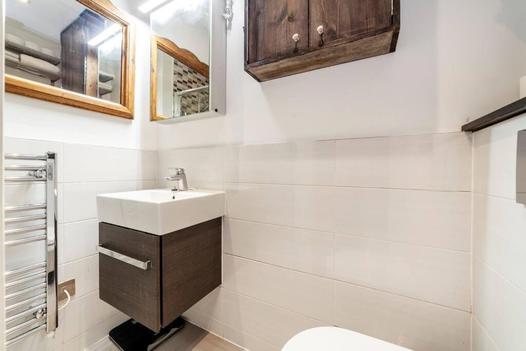 Appartement Outstanding Antique 1Br Flat In Soho à Londres Extérieur photo