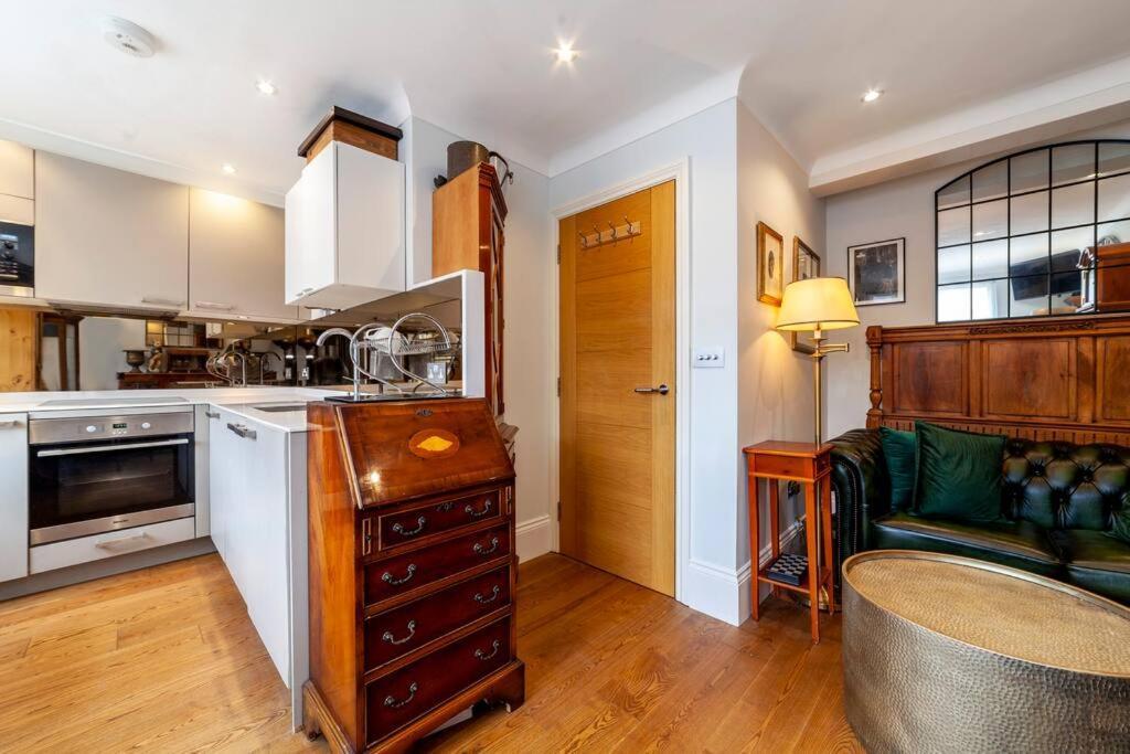 Appartement Outstanding Antique 1Br Flat In Soho à Londres Extérieur photo